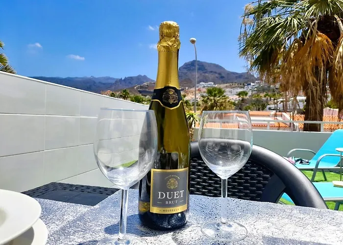 Будинок відпочинку Lovely & Big Terrace