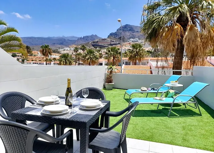 Будинок відпочинку Lovely & Big Terrace Адехе