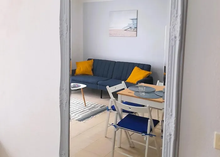 Lovely & Big Terrace Будинок відпочинку