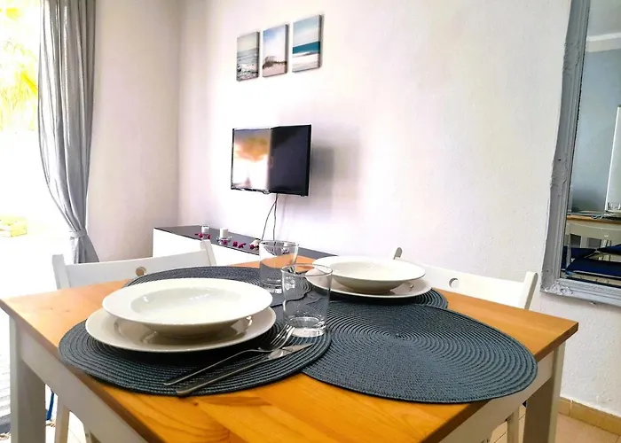 Lovely & Big Terrace Будинок відпочинку